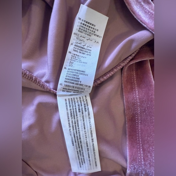 Abercrombie and Fitch Velvet short sleeve top wine color size M comfy top - Picture 6 of 16